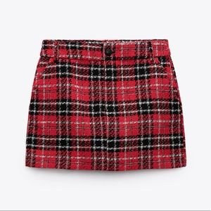 ZARA TEXTURED RED PLAID SKORT SIZE M